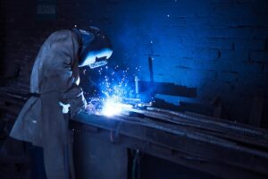 Read more about the article 🧱 Ineficiența comunismului: mitul care evită prezentul