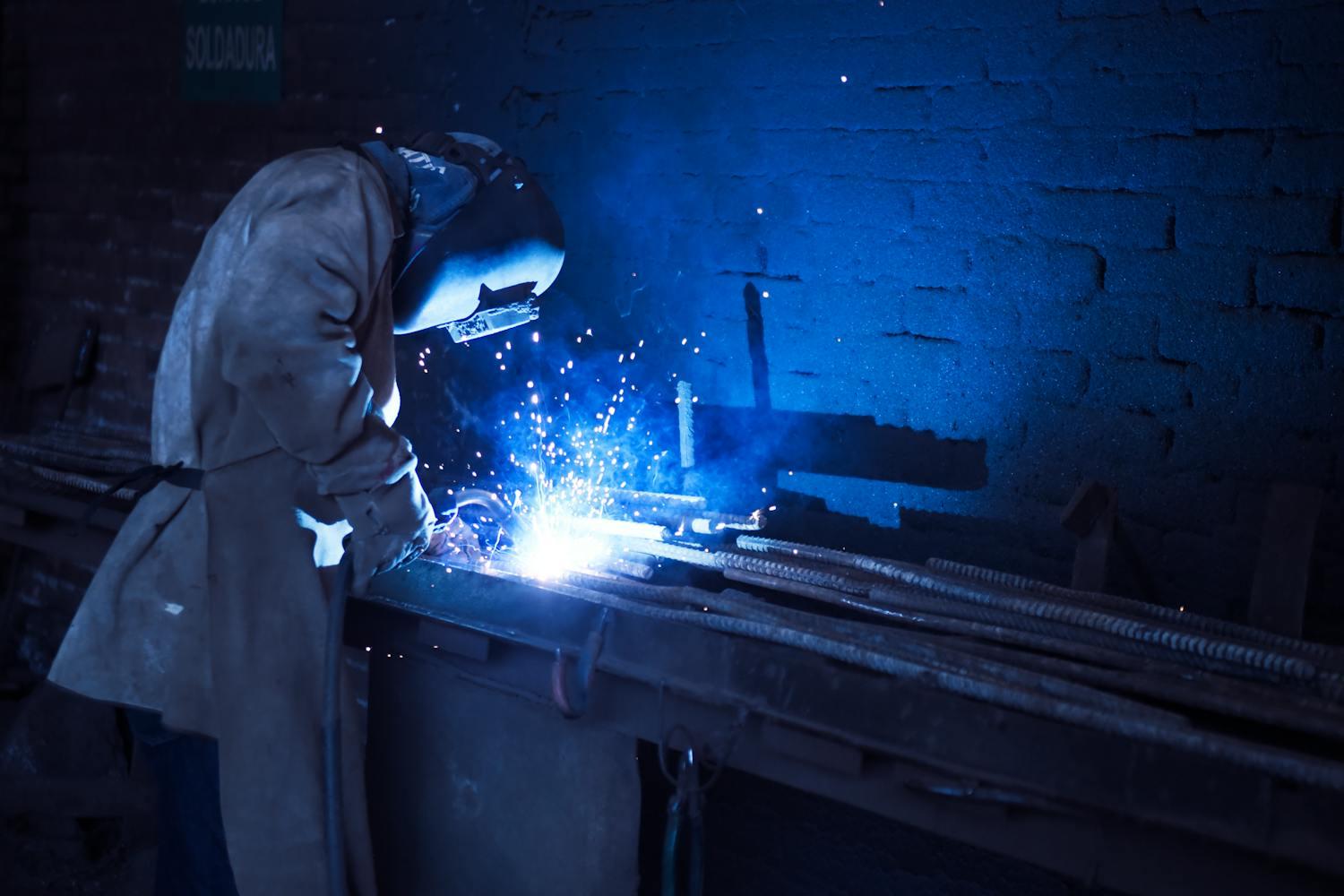 Read more about the article 🧱 The Inefficiency of Communism: A Myth That Ignores the Present