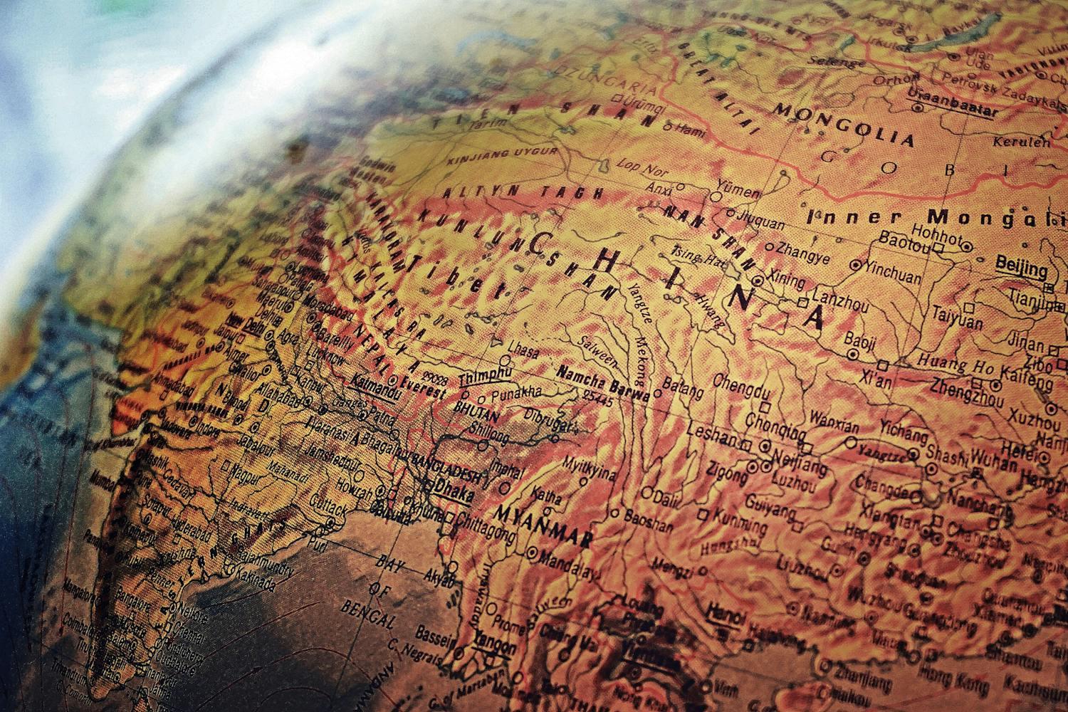 Read more about the article 🇨🇳 China — o dictatură asumată cu un rol specific