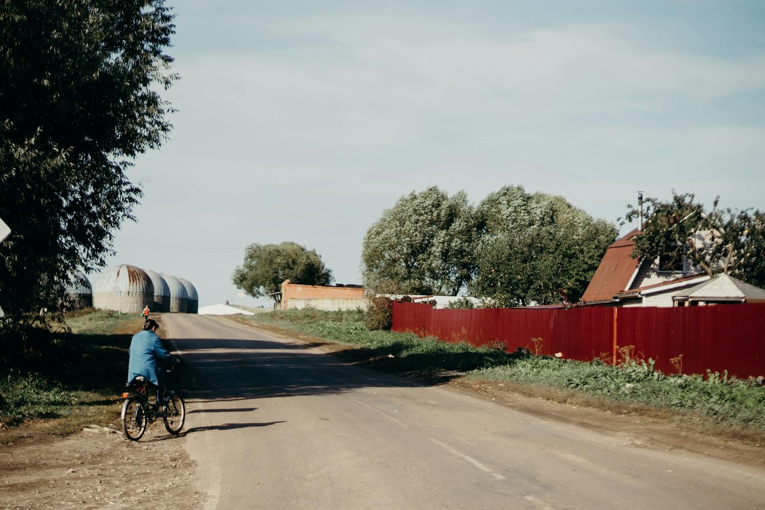 Read more about the article Cine râde de cine? 🧠🌾🤡